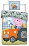 Junior sengetøj 100x140 cm - Gustav gris og traktor - 2 i 1 design - 100% bomulds sengesæt