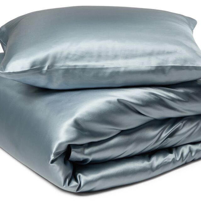 Silke sengetøj 200x220 cm - Støvet blåt sengetøj til dobbeltdyne - 100% morbærsilke - By Borg