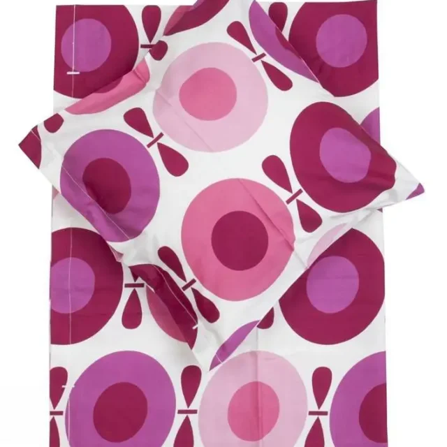 Voksen sengetøj 140x220 med lilla og pink giga æbler