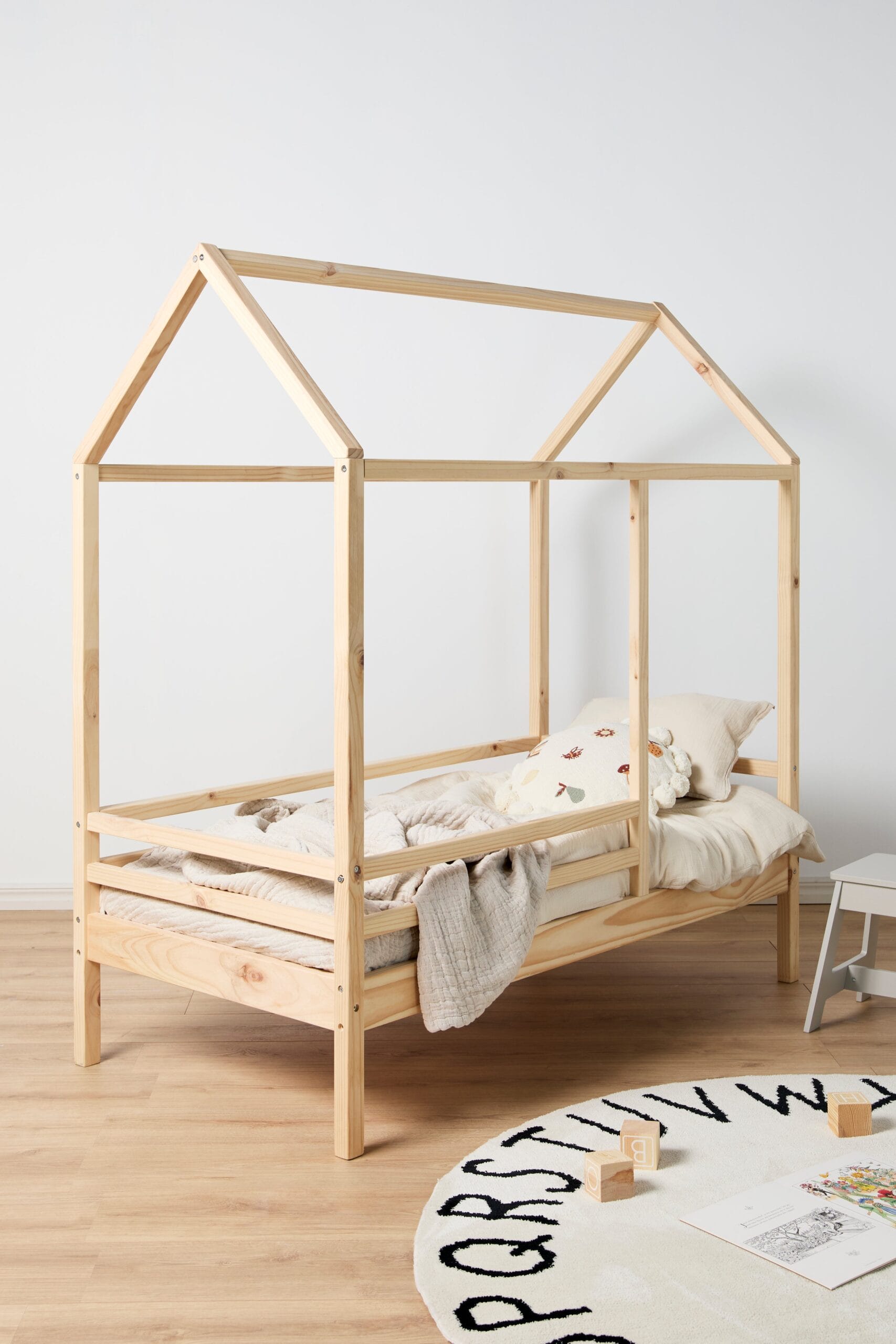 Minitude Nordic JAX Juniorseng 70x140, Natur, Børnesenge