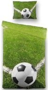 Fodbold sengetøj - 140x200 cm - Fodbold klar til hjørnespark - 100% bomuldssatin sengetøj
