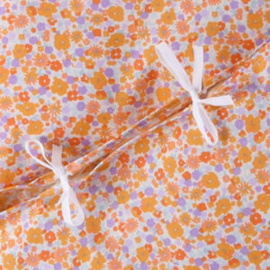 Nørgaard Madsens Sengetøj - Baby - Blomsterflor i Orange/Lilla