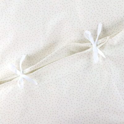 Nørgaard Madsens Sengetøj - Baby - Off White m. Beige Prikker