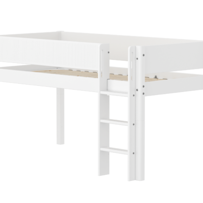 Flexa White Halvhøj Seng 120 cm Med Stige og Grooves Sengehest 90x200 cm - Hvid