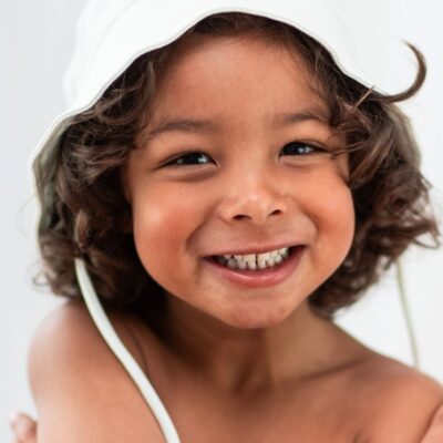 Geggamoja UV-Solhat, Offwhite, 2-6 år
