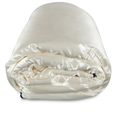 Silkedyne - Helårsdyne med silkebetræk - 100% langfibret mulberry - Nordic Comfort