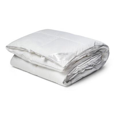 Helårsdyne - Blød og fyldig dunfiber dyne - 140x200 cm - Nordstrand Home allergivenlig fiberdyne