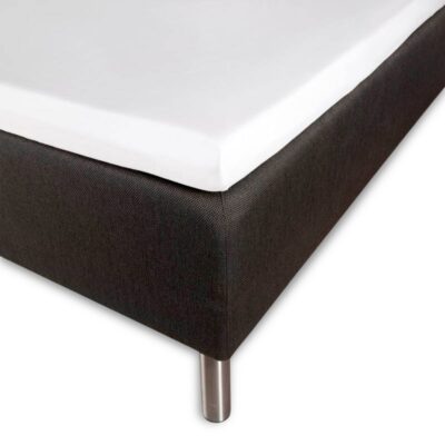 Blødt kuvertlagen 120x200 cm - 100% bomuldssatin - 8 cm i højden - Hvidt lagen til topmadras - Borås Cotton Cloud satin lagen