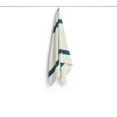 HAY - Stribet Badehåndklæde - W70 x L140 cm - Petroleumsblå